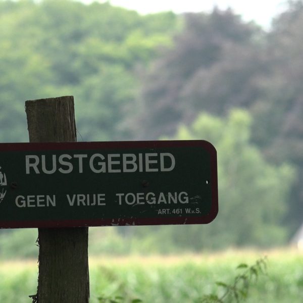 Achter de boerderij ligt een rustgebied