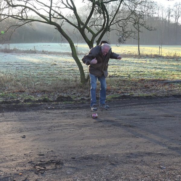 Han schiet carbid met een verblik van Erwin